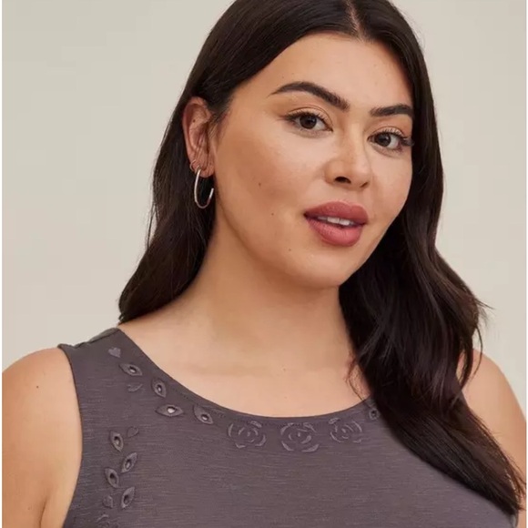 Torrid Gray Sleeveless Relaxed Tank Top - Picture 4 of 8